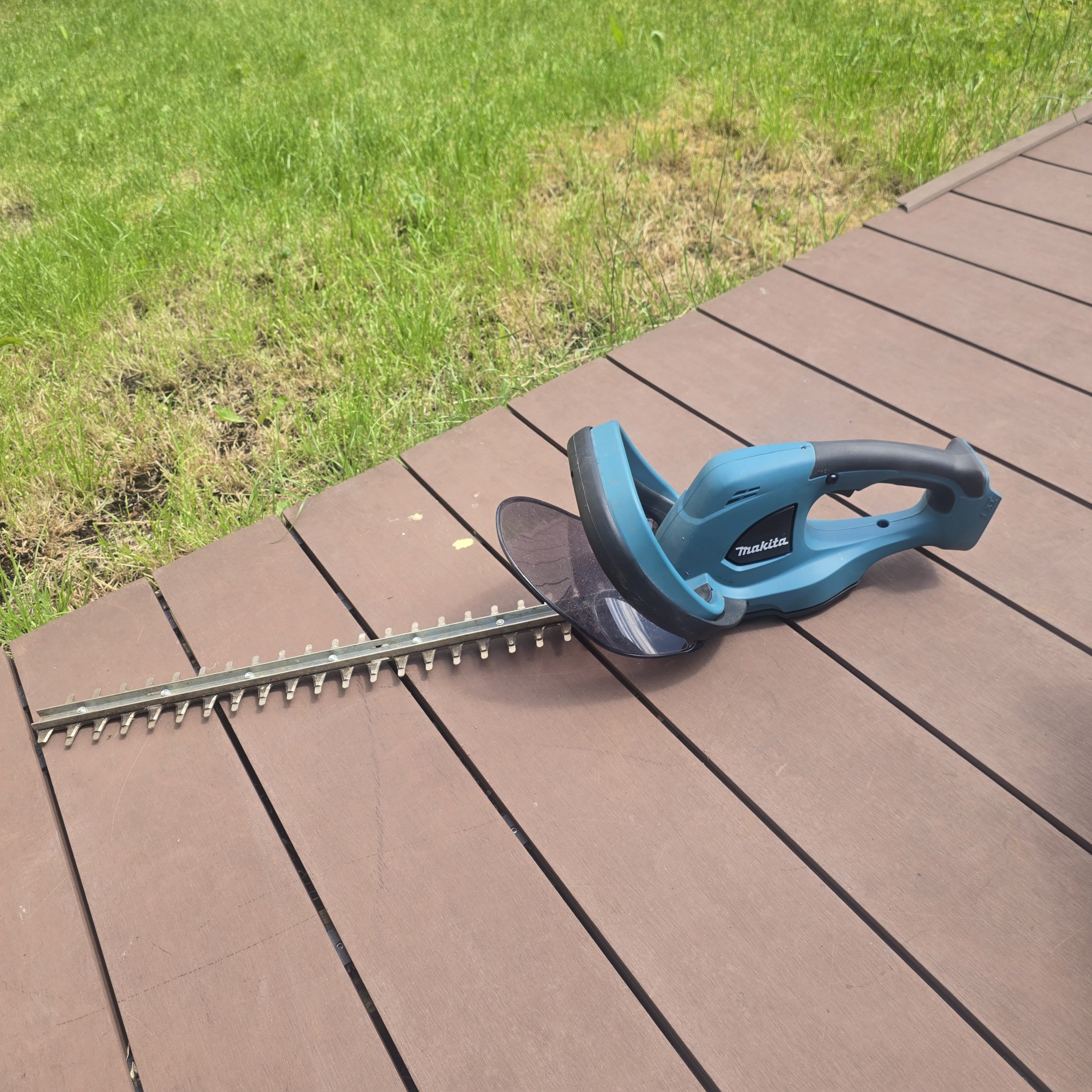 Akumulatora dzīvžoga šķēres Makita 18V (52 cm)